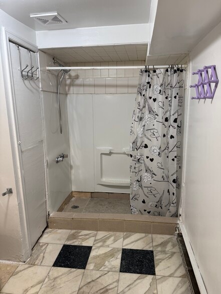 Building Photo - 358 Victory Blvd