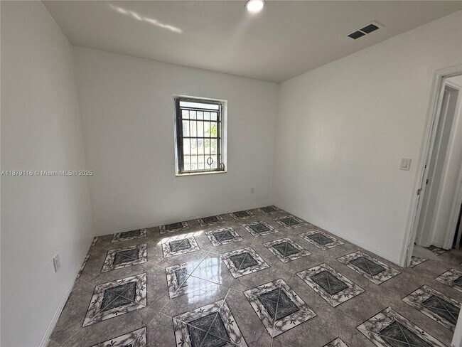 Building Photo - 1511 NW 45th St