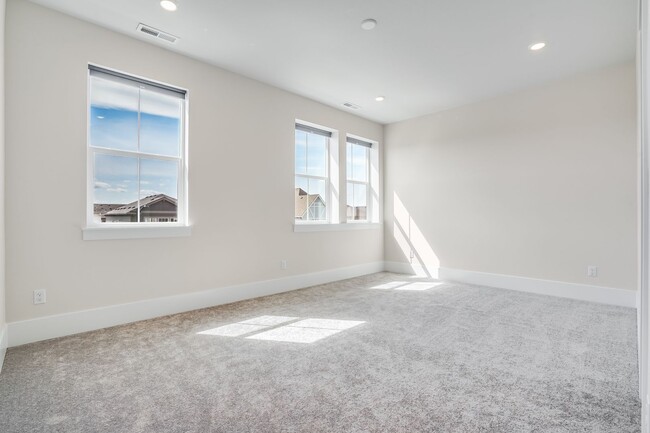Building Photo - Beautiful New Build 4 Bed, 3 Bath Rental H...
