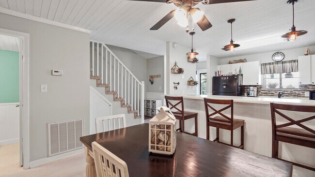 Building Photo - 155 Misty Cove