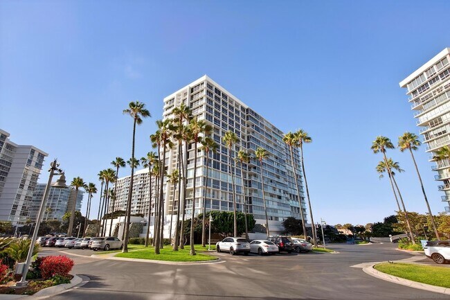 Building Photo - 1810 Avenida Del Mundo