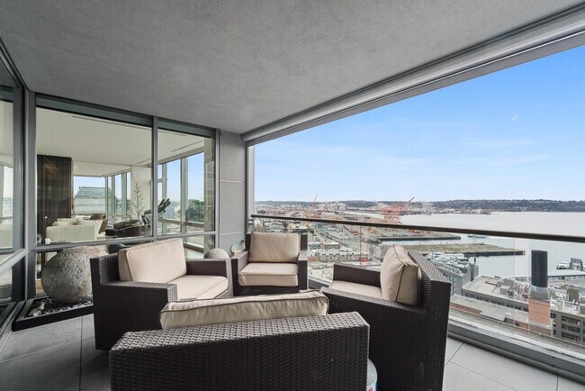 Building Photo - Millennium Tower - 2 bedrooms + den