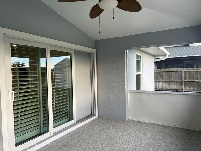 Building Photo - Fully Renovated Home in San Carlos with Wa...
