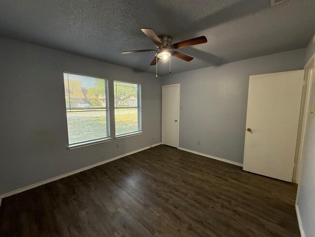 Building Photo - 1200 Orchard Park Cir