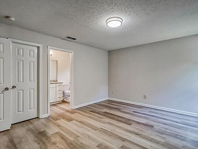 Building Photo - St Johns Rental
