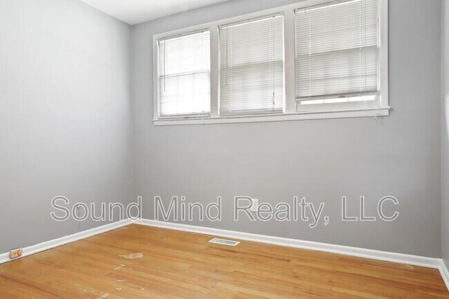 Building Photo - 819 Hadley Rd