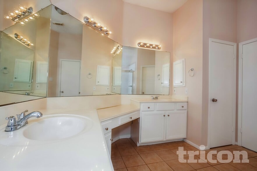 Building Photo - 1702 Glacier Blue Dr