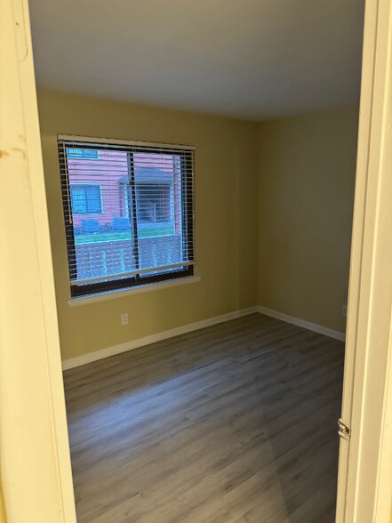 Building Photo - 2702A Sussex Ct
