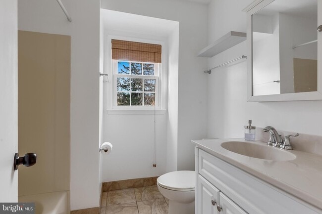 Building Photo - 1700 Chester Mill Rd