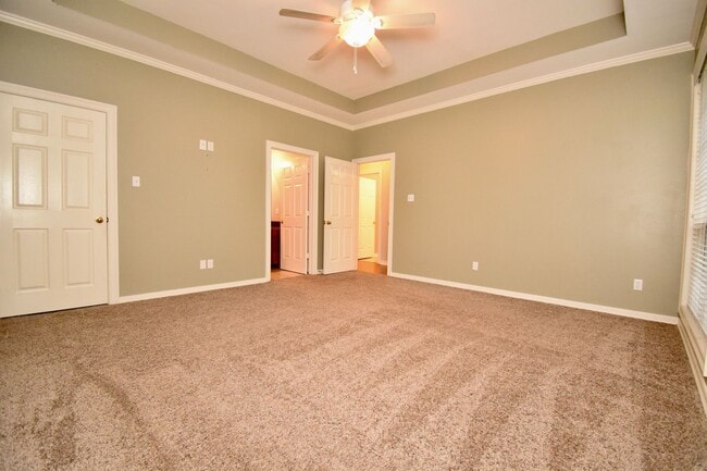 Building Photo - Centrally Located 2 Bedroom 2 Bath House