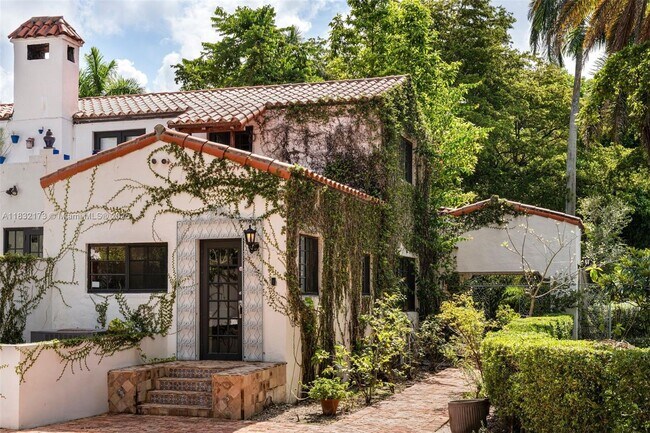 Building Photo - 1624 Granada Blvd