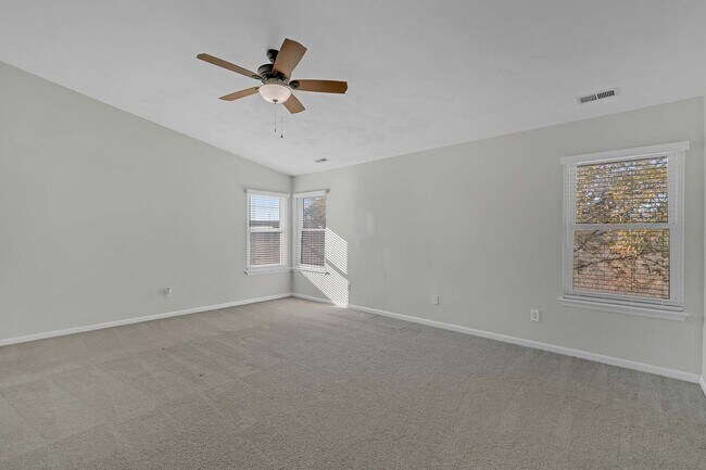 Building Photo - 710 Ray Ave