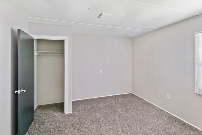 Building Photo - 4328 Greenbrier Ln