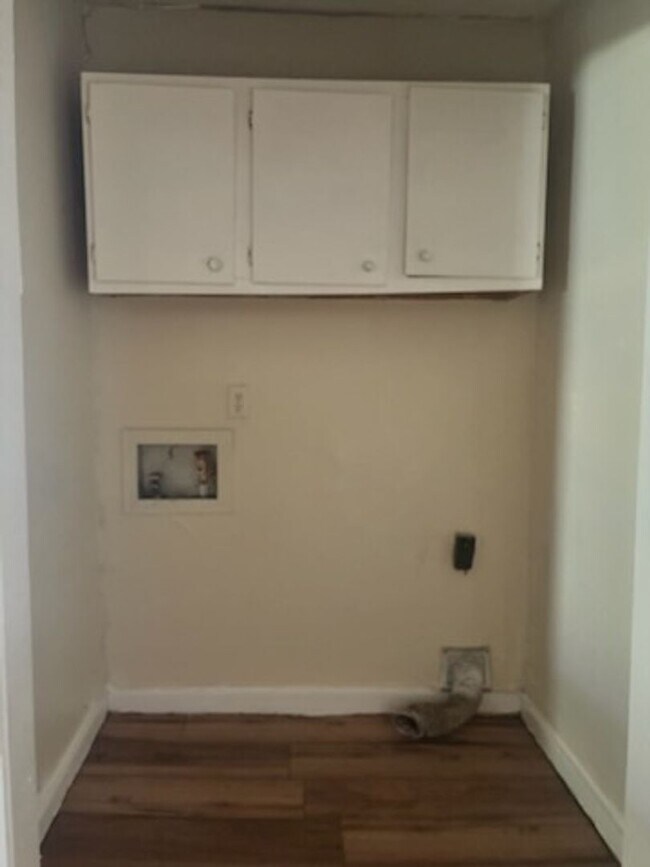Building Photo - 5076 London Ln