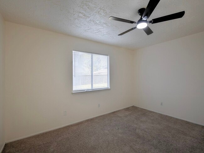 Building Photo - 1934 Feather Ridge Dr