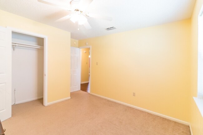 Building Photo - Charming 3 bedroom 2 bath home available soon!!