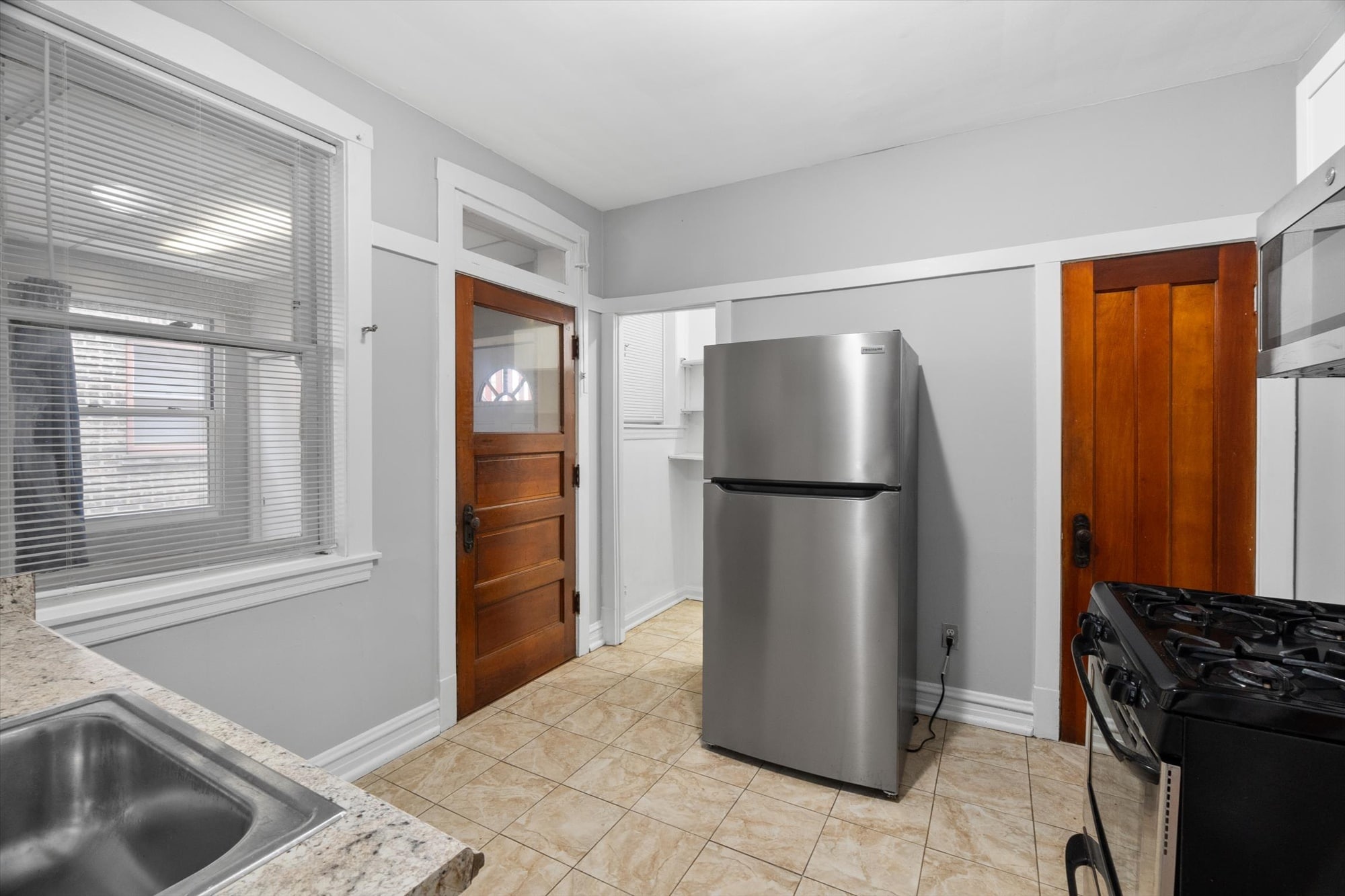 Kitchen - 3139 W School St