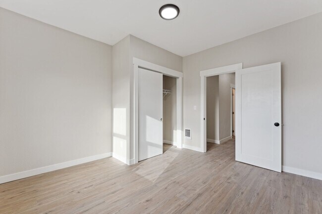Building Photo - 104 N Killingsworth St