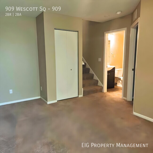 Building Photo - 909 Wescott Square