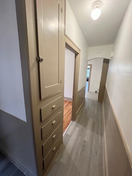 Building Photo - 825 Beaconsfield Ave