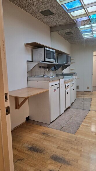 Building Photo - 8404 Pershing Dr
