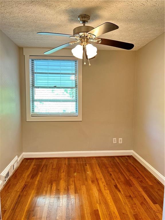 Building Photo - 1187 Lynmoor Dr NE