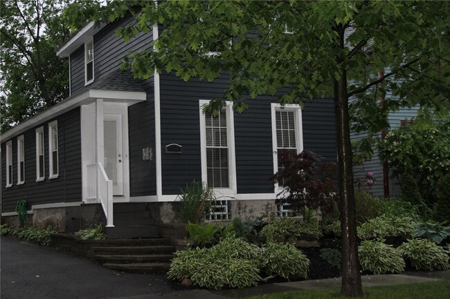 Building Photo - 114 Averill Ave