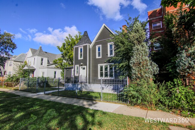 Building Photo - 7527 S Stewart Ave