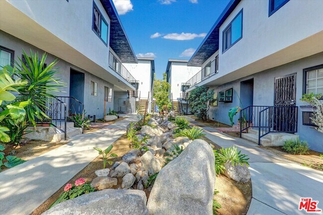 Building Photo - 5726 Woodman Ave