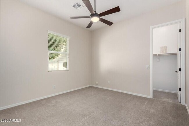 Building Photo - Stunning 4 bedroom, 3 bathroom home in the...