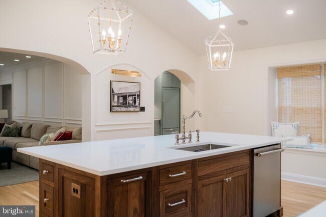 Building Photo - 2210 Boxmere Rd