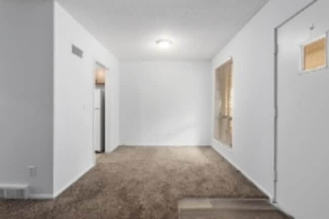 Building Photo - 432 W 89th St