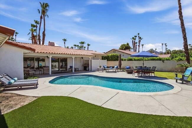 Building Photo - 48551 San Pedro St