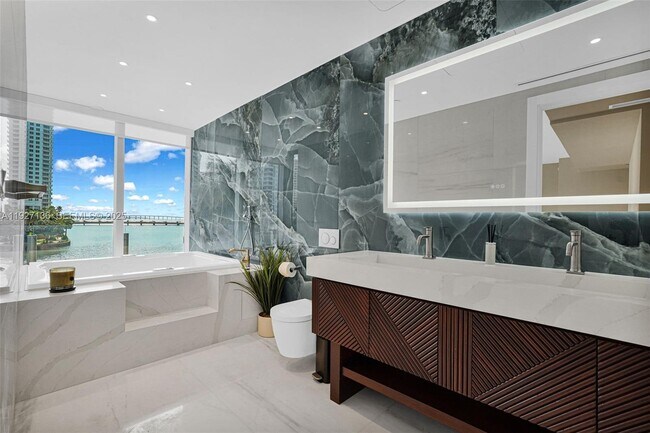 Building Photo - 300 Biscayne Blvd Way