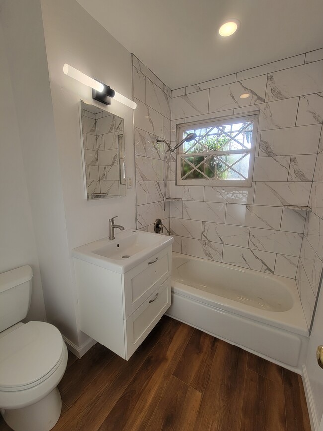 Bathroom #1 - 5675 Marengo Ave