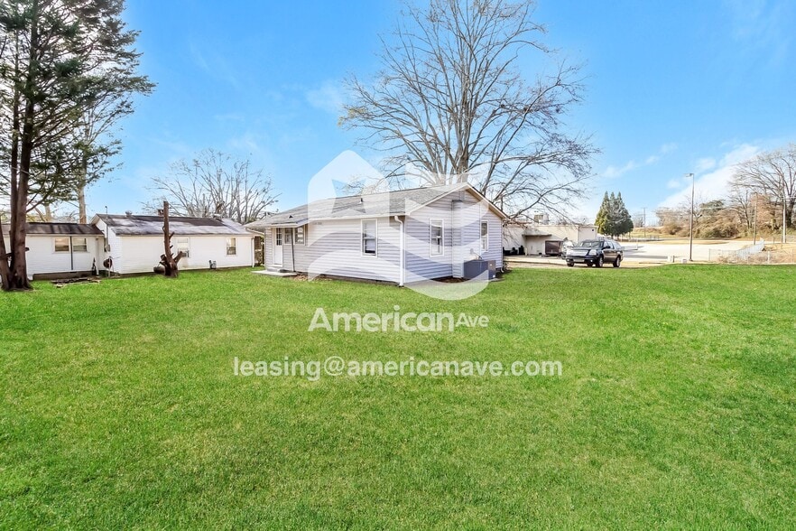 Building Photo - 202 Oak St