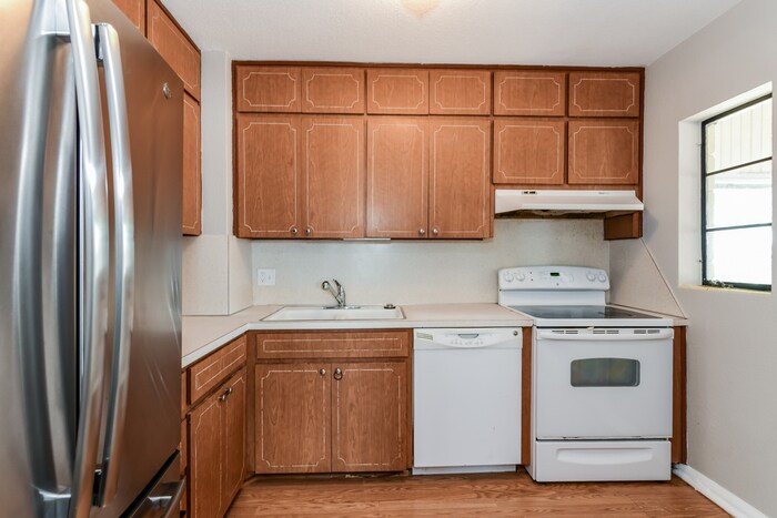 Building Photo - 402 Ariana Ave