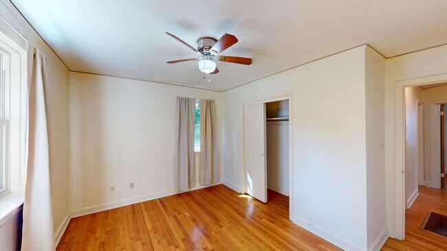 Building Photo - Cute 3 bedroom, 1 bath home tucked in a quiet cul-de-sac