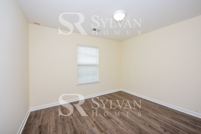 Building Photo - Spacious 4BR 2.5BA Home