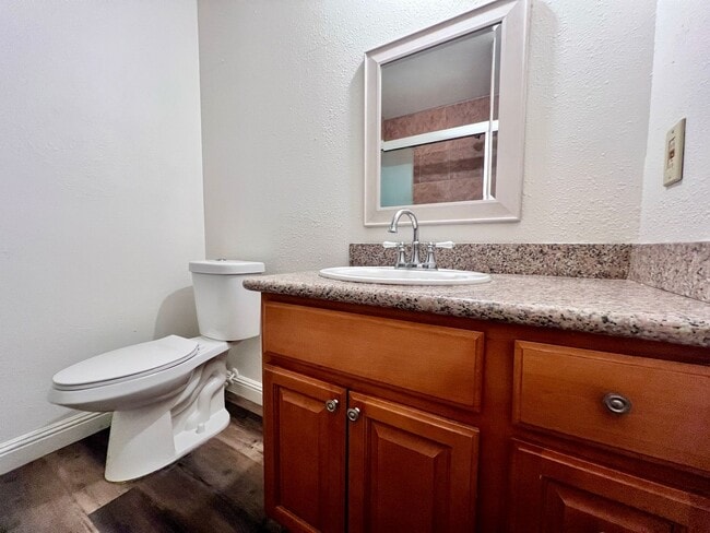 Building Photo - $2,250 Ashlan & Cornelia, 3 Bedroom House-...