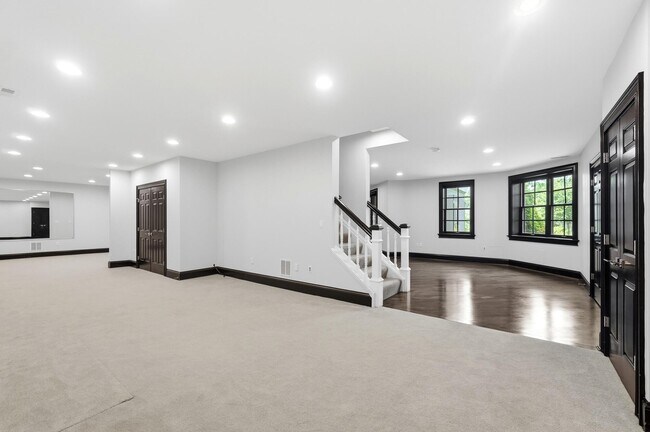 Building Photo - 678 Canterbury Dr