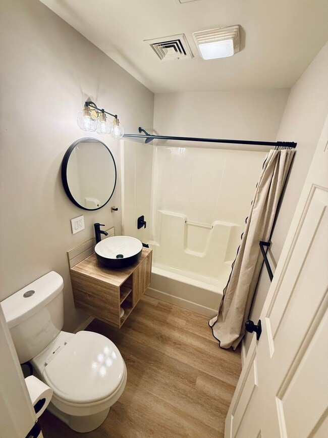 Building Photo - 2BD/2BA Stylish Condo AVAILBLE JUNE 1ST, 2026