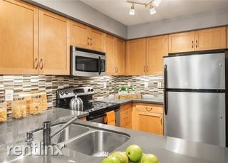 Building Photo - 827 Hiawatha Pl S