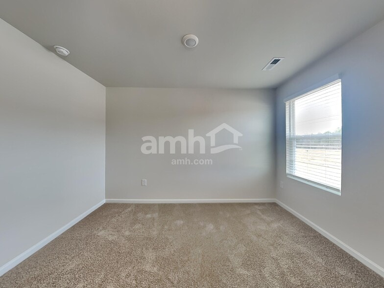 Building Photo - 3232 Emberly Dr