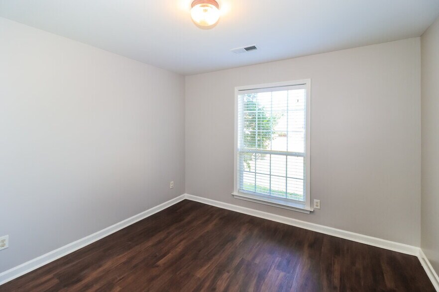 Building Photo - 1647 Durhamshire Cove