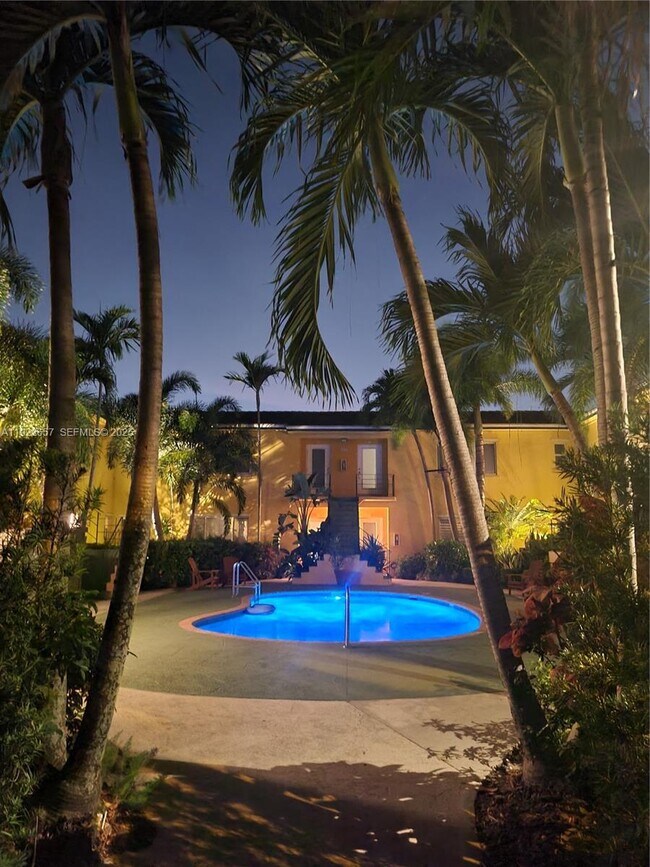 Building Photo - 729 NE 16th Ave