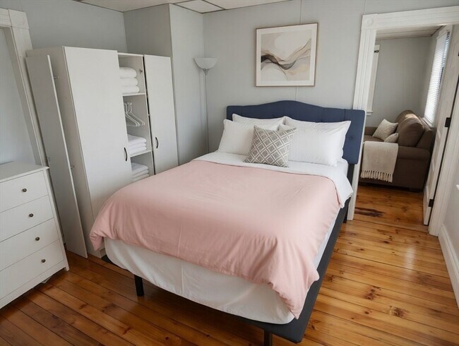 Building Photo - 60 W Broadway