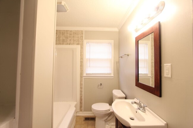 Building Photo - 3 Bedroom, 1.5 Bath! New on the Market and Newly Renovated! Better Hurry!!