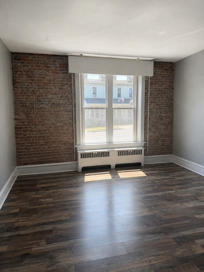 Building Photo - 439 W High St