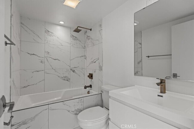 Building Photo - 939 Palm Ave